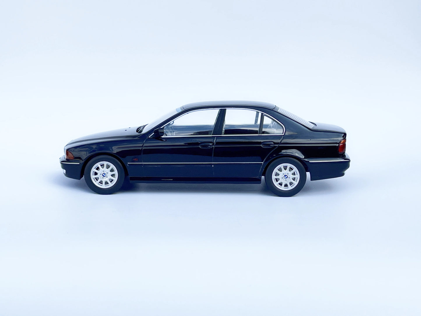 BMW BMW 5 Series E39 528i 1995 1/18