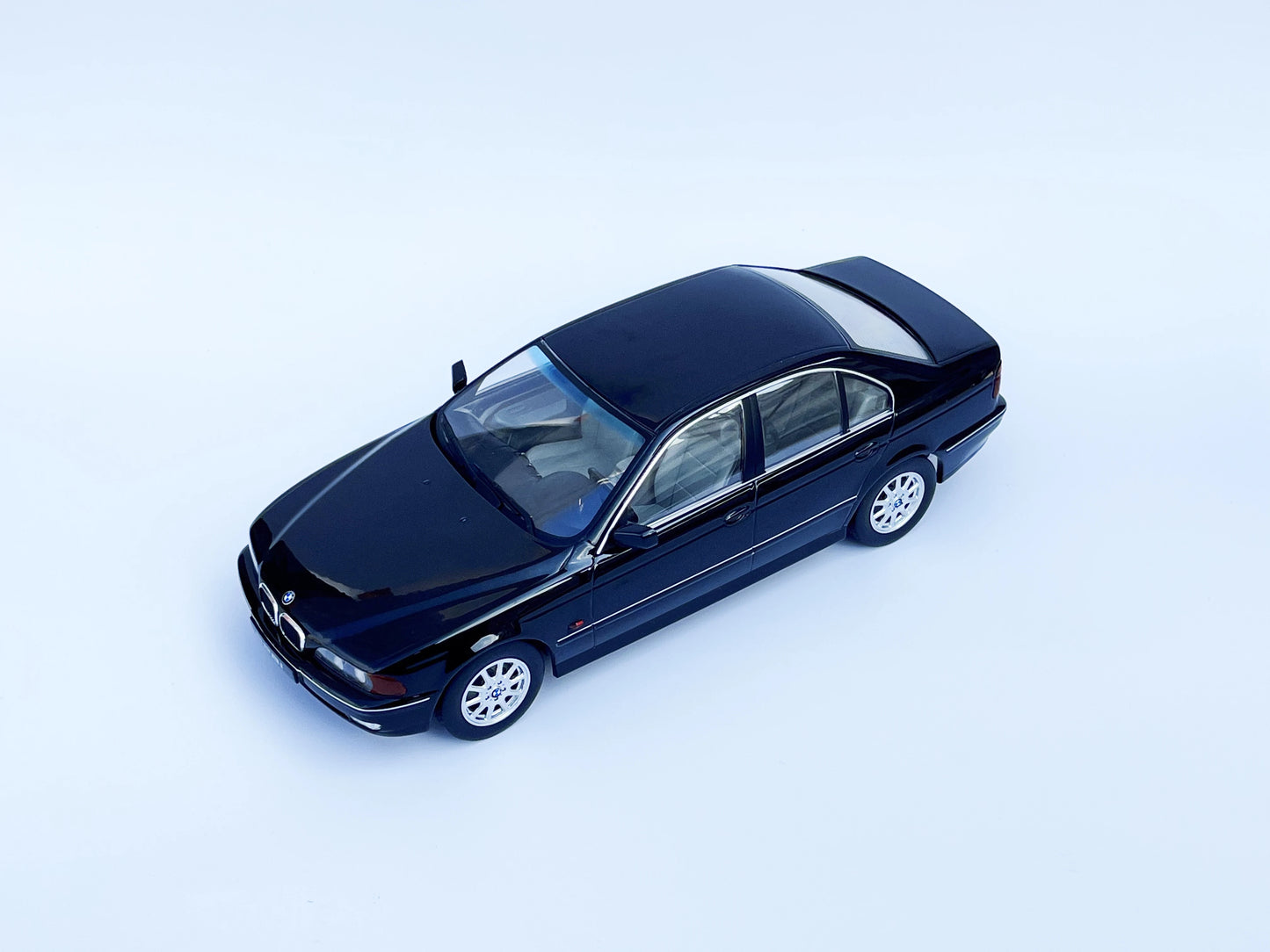 BMW BMW 5 Series E39 528i 1995 1/18