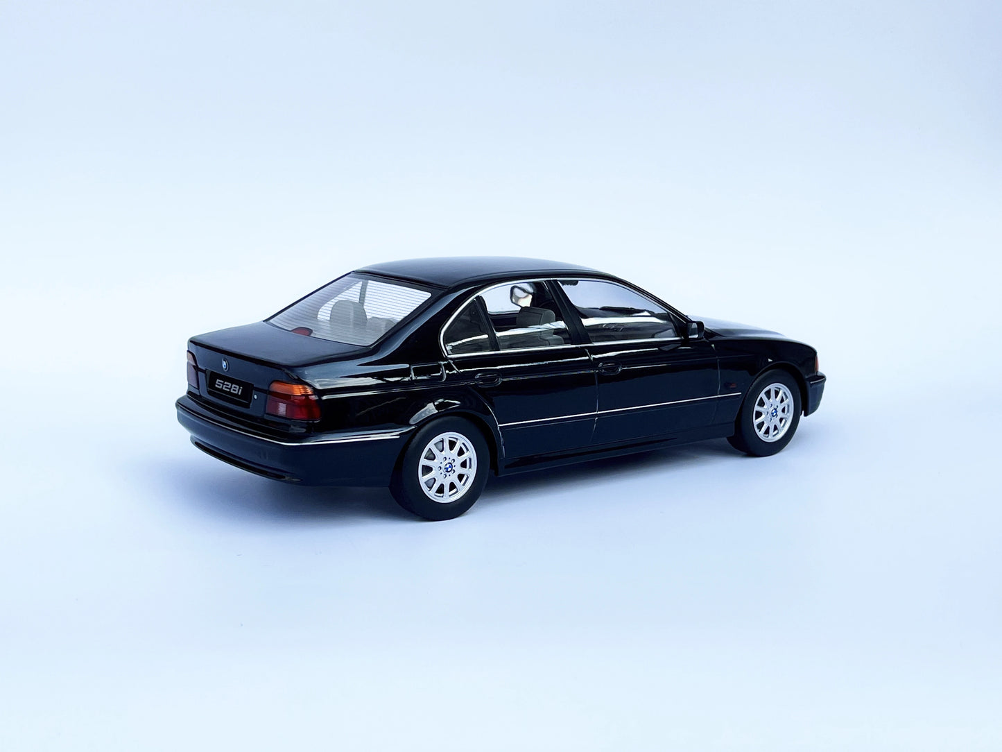 BMW BMW 5 Series E39 528i 1995 1/18